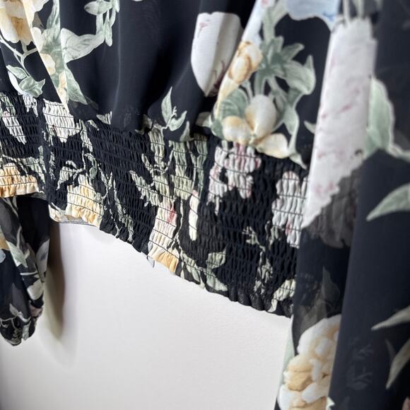 ASTR The Label Long Sleeve Cropped Deep V-Neck Floral Sheer Top Medium‎ Cottage - Picture 7 of 9